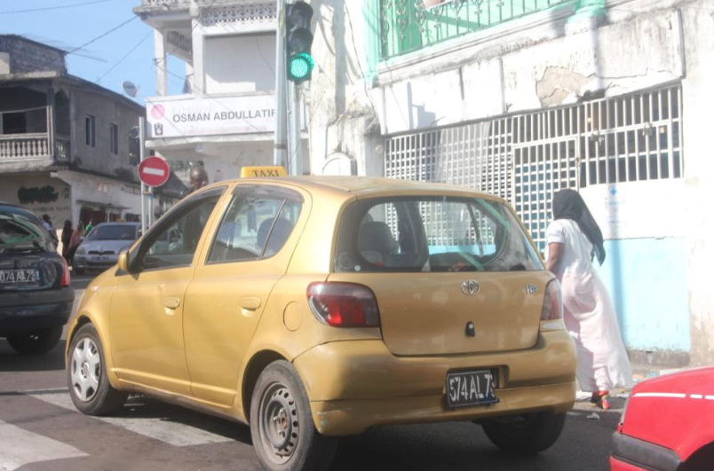 image Augmentation des frais de transport:  Les gens préfèrent marcher que prendre un taxi en ville